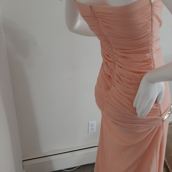 Dresses - Picture 9 of 10